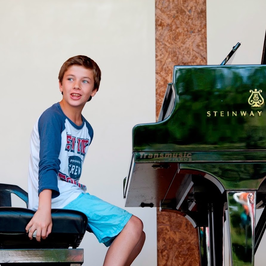 https://www.pianissimes.org/wp-content/uploads/2025/01/Enfant-au-Steinway-LD.jpg